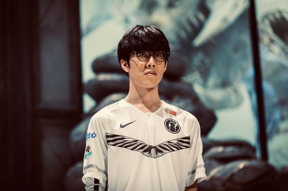 扮演核心角 扮演核心角