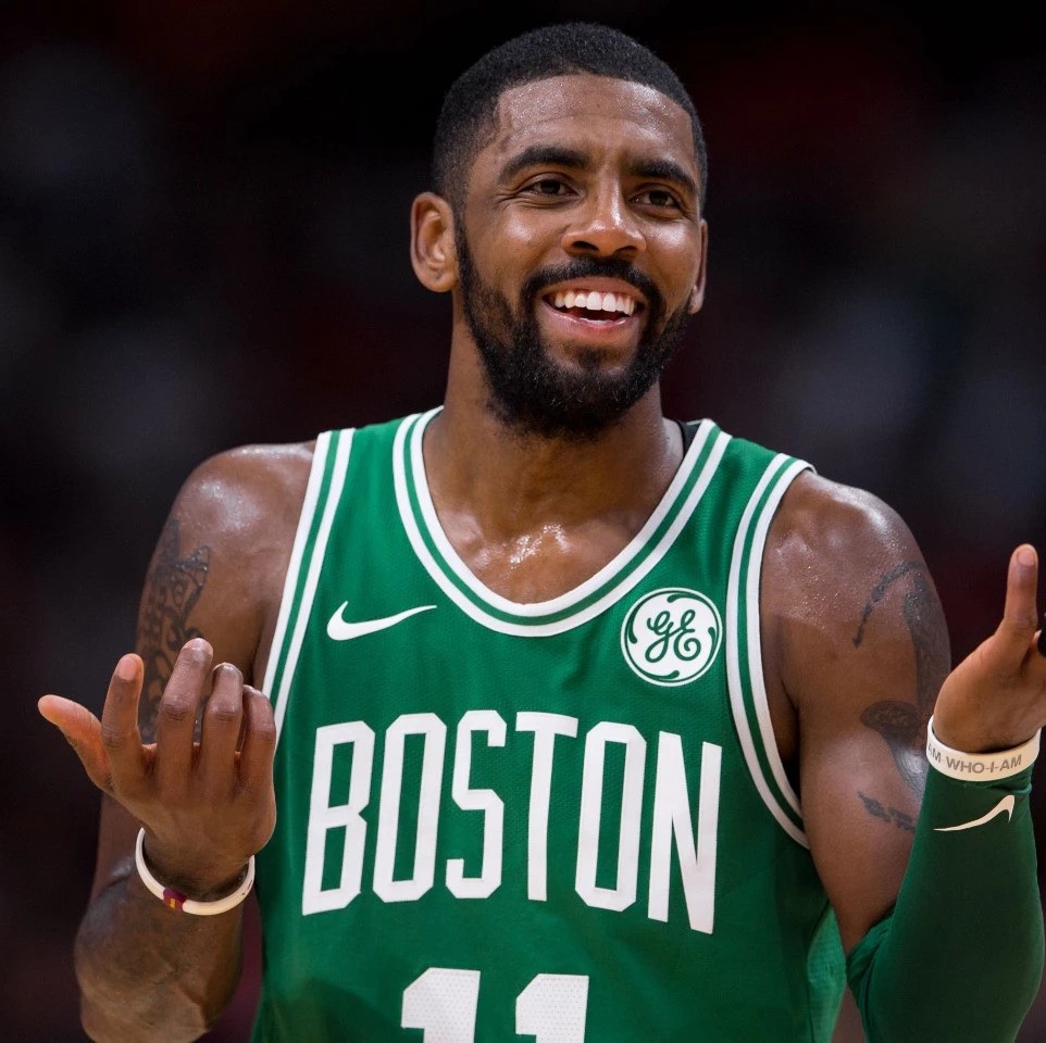 莱万凭借其 莱万凭借其