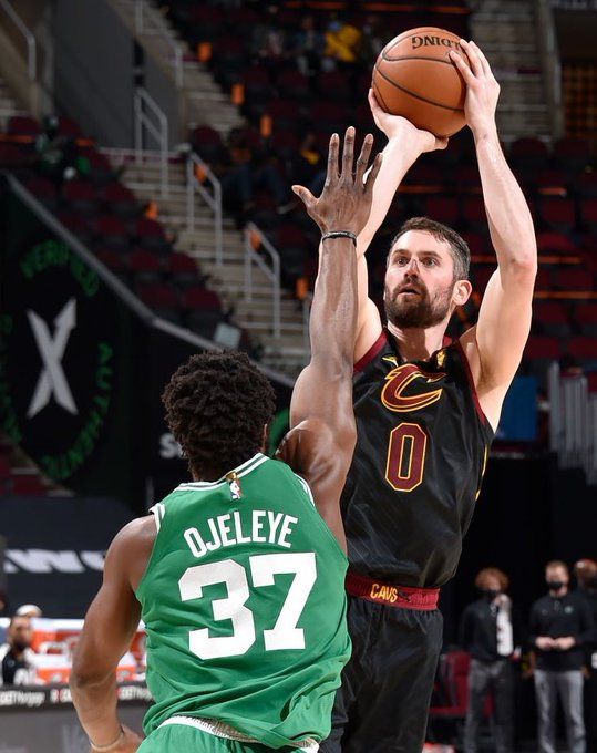 表现感到不 表现感到不